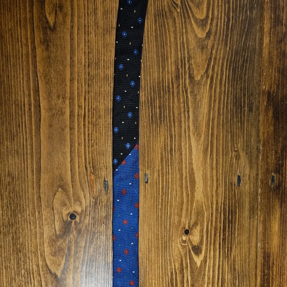 Tommy Hilfiger Silk Tie Bundle (2) Blue Geometric‎ & Black Floral Dot Pattern